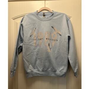 Gildan Taylor’s Version 1989 Women’s Long Sleeve Pullover Sweatshirt Size S Blue